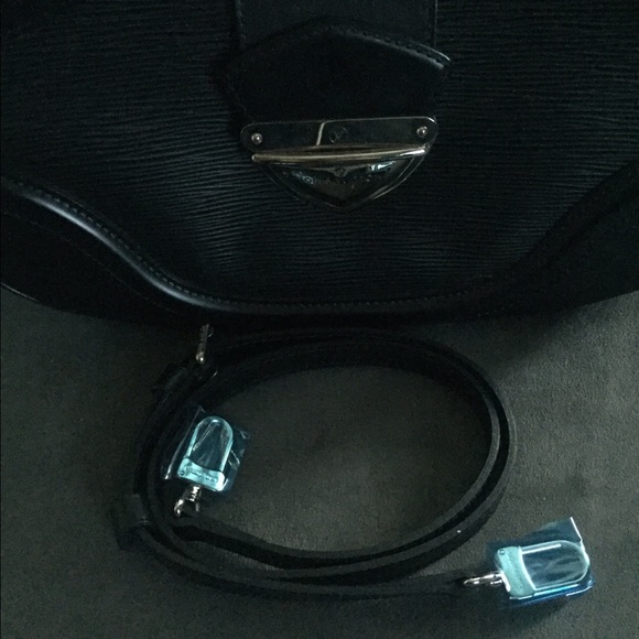 Louis Vuitton Handbag - Picture 3 of 4